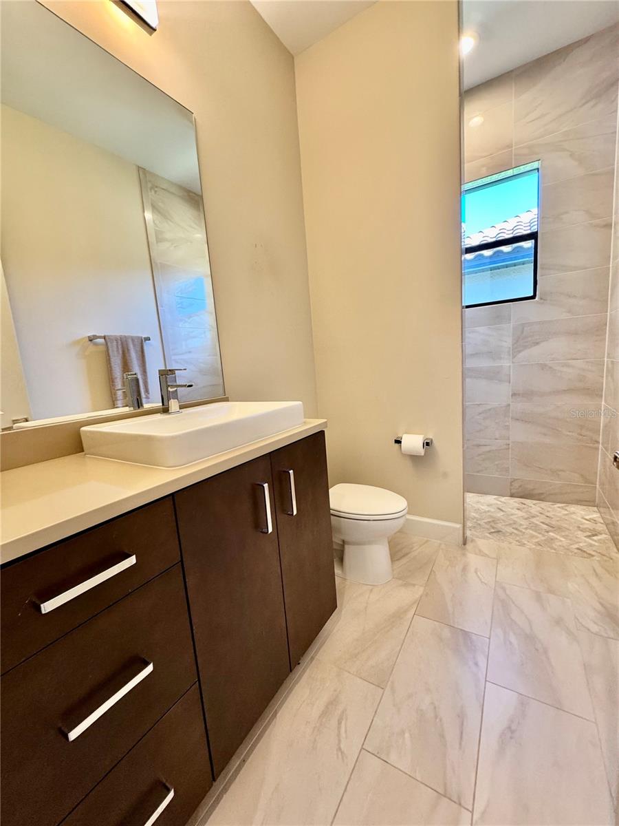 8533 S LAKE CIR, FORT MYERS, FL — photo 45