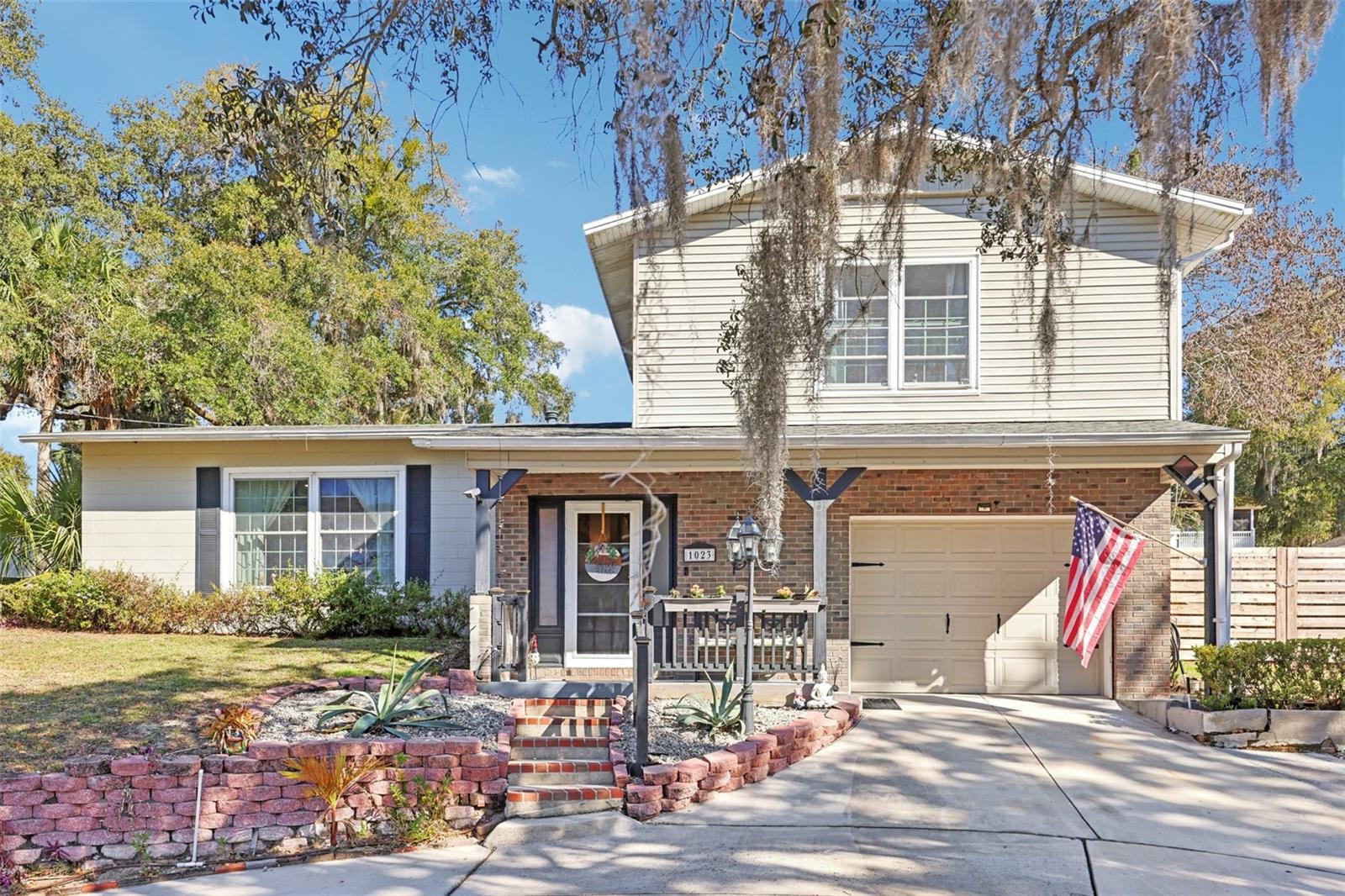 1023 S MORNINGSIDE DR, EUSTIS, FL