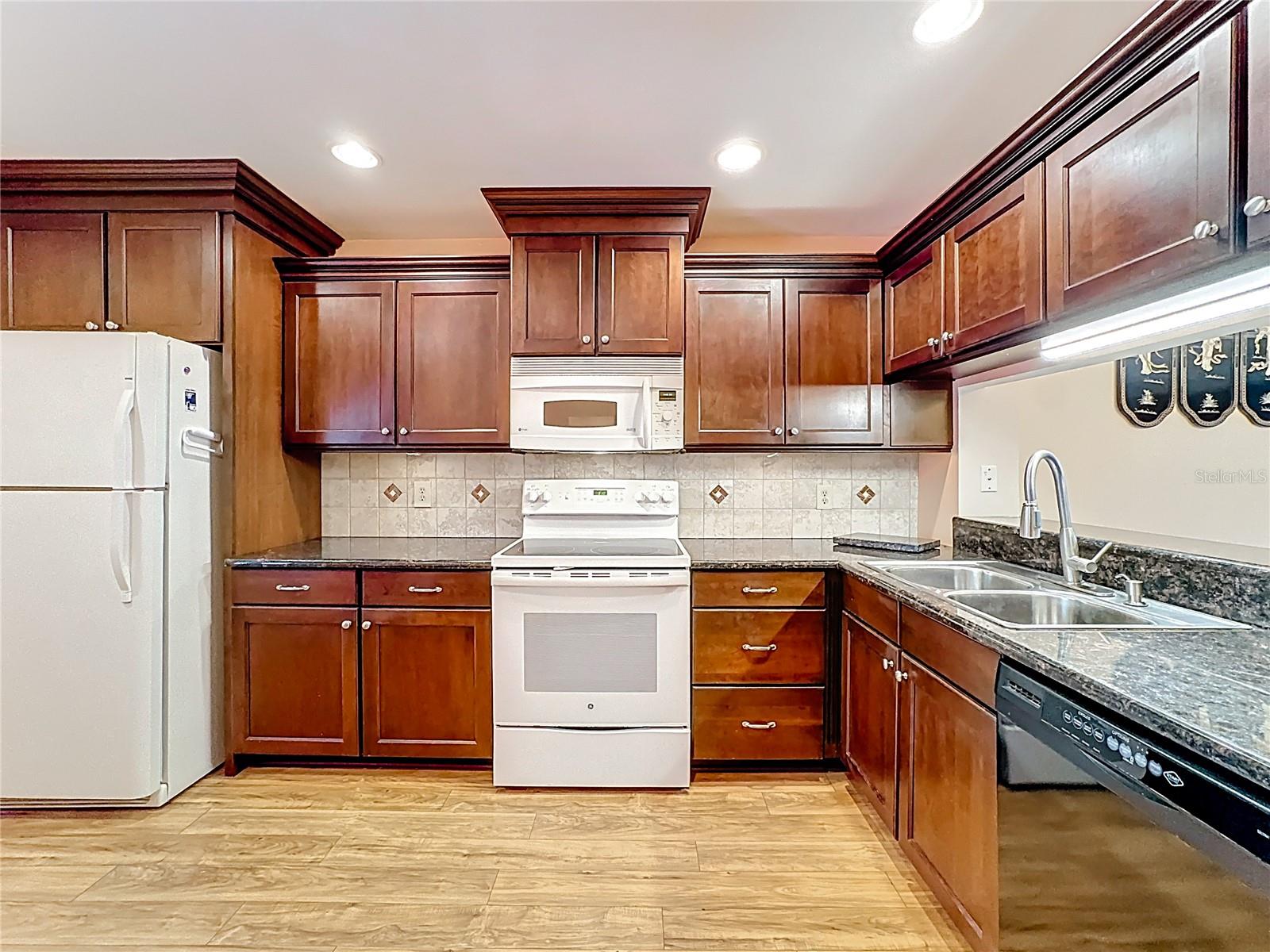 2 ESCONDIDO CIR #190, ALTAMONTE SPRINGS, FL — photo 8
