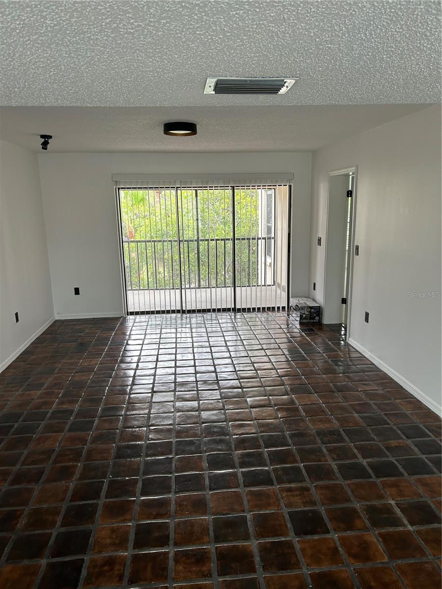 2462 KINGFISHER LN #J203, CLEARWATER, FL — photo 4
