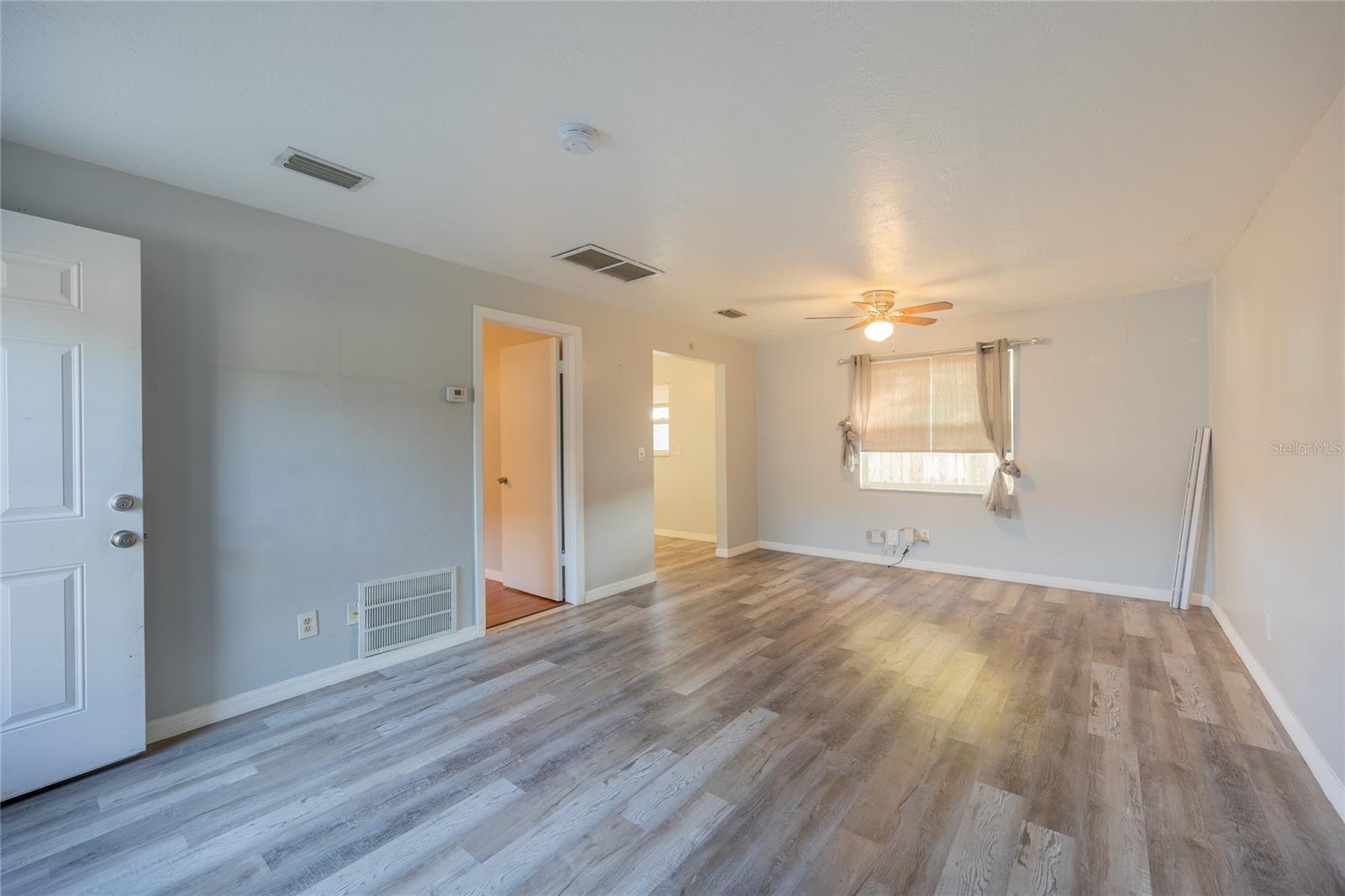 400 S METEOR AVE, CLEARWATER, FL — photo 2
