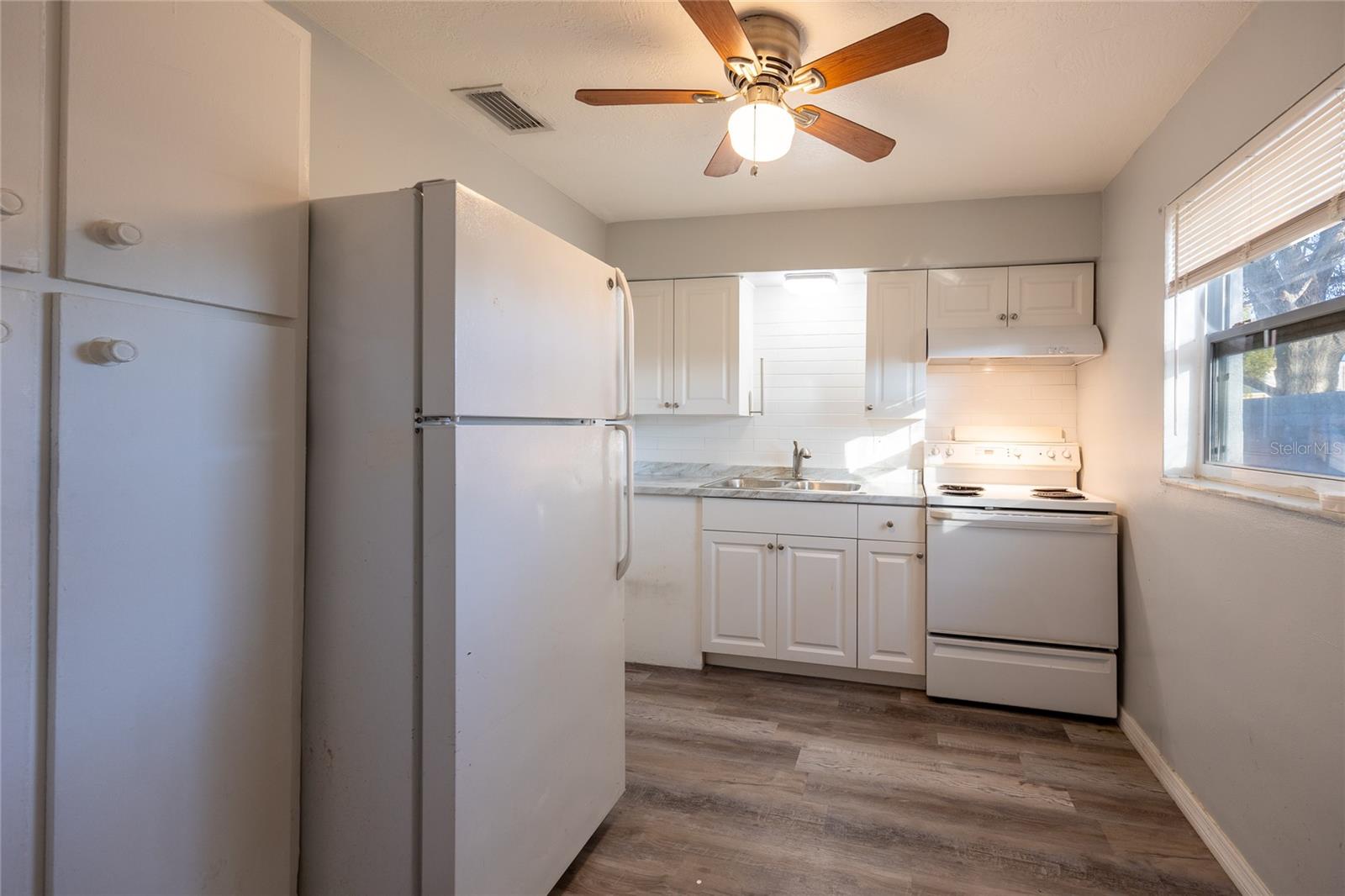 400 S METEOR AVE, CLEARWATER, FL — photo 4
