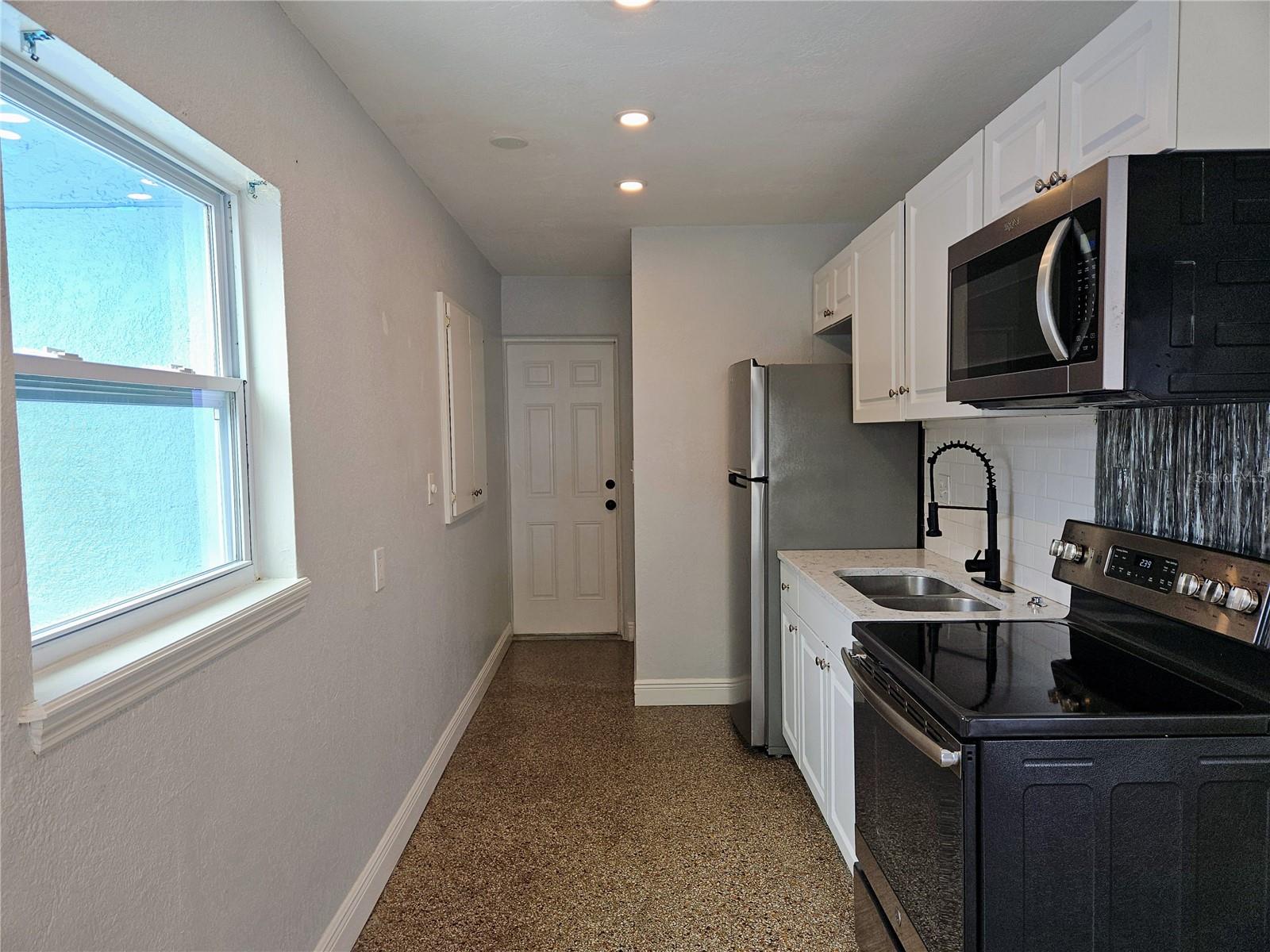 6801 48TH AVE N #B, ST PETERSBURG, FL — photo 9