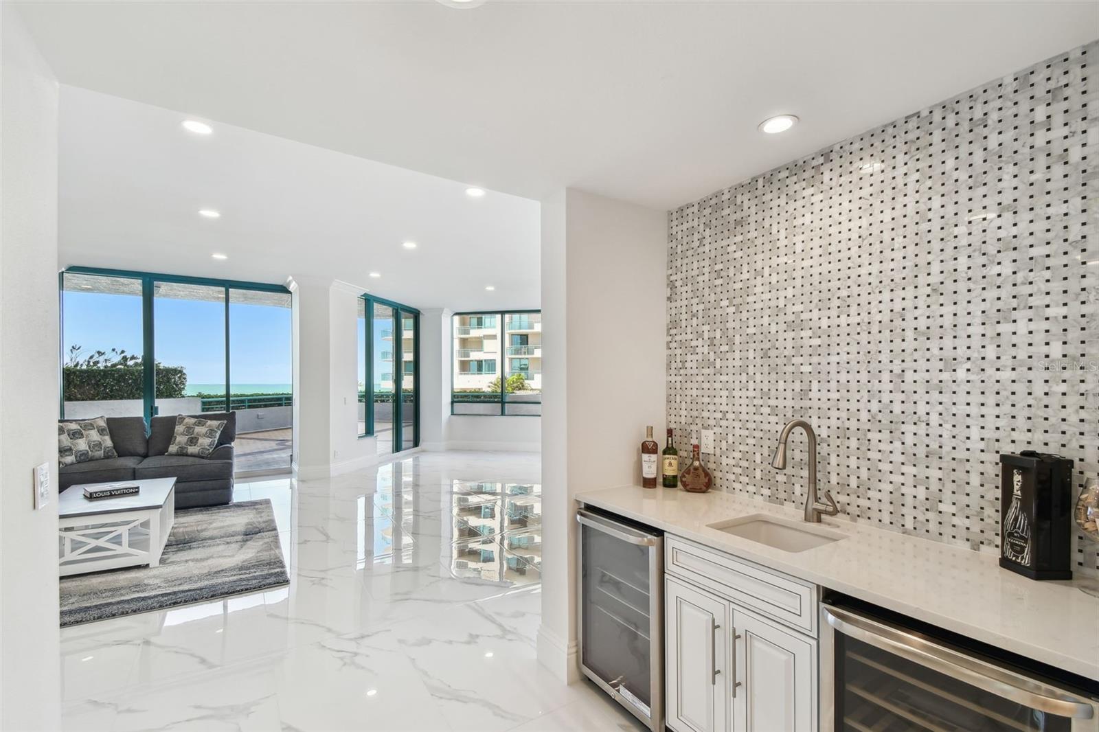 1560 GULF BLVD #306, CLEARWATER BEACH, FL — photo 4