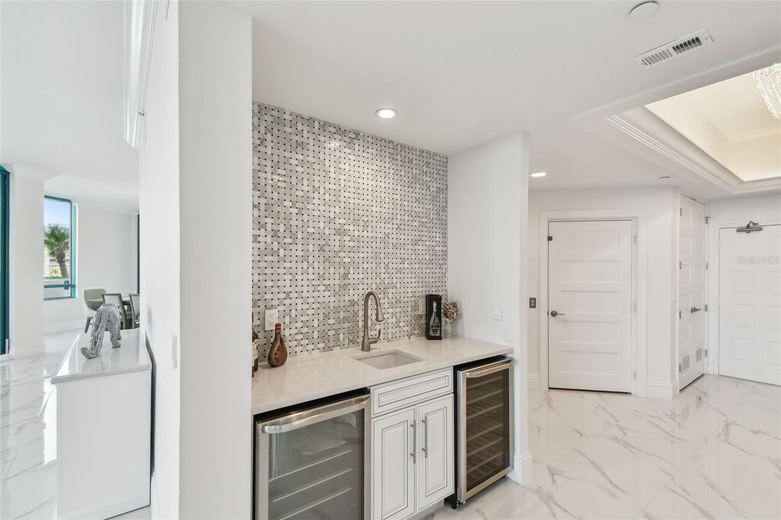 1560 GULF BLVD #306, CLEARWATER BEACH, FL — photo 5