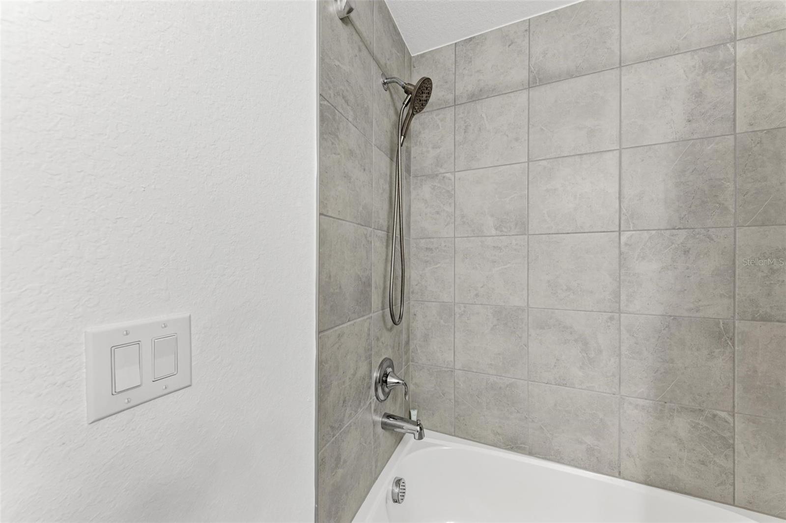 5685 PALMER CIR #105, BRADENTON, FL — photo 33