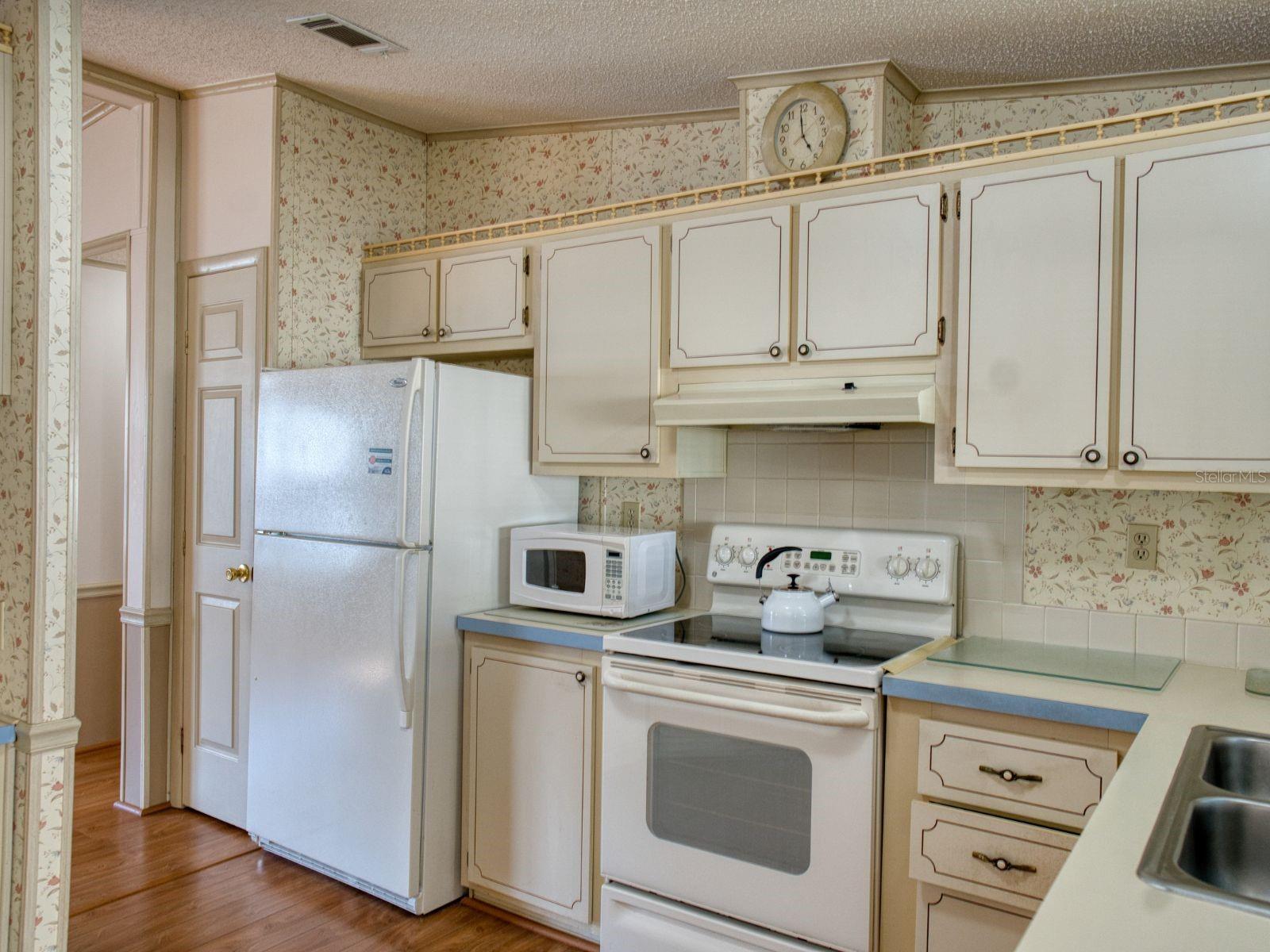 1863 W SCHWARTZ BLVD, LADY LAKE, FL — photo 13