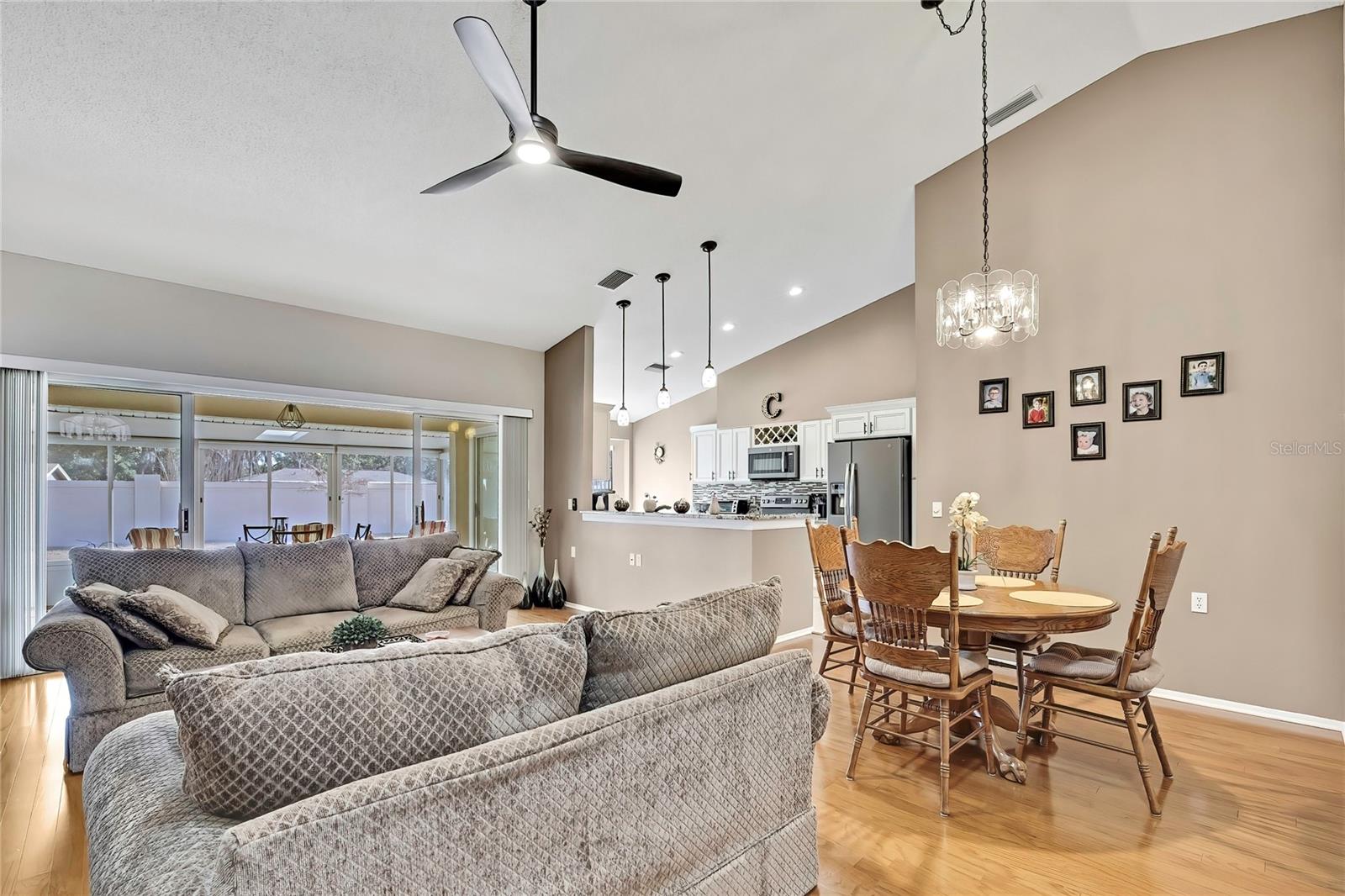 1424 PINEWOOD HILLS CT, SPRING HILL, FL — photo 4