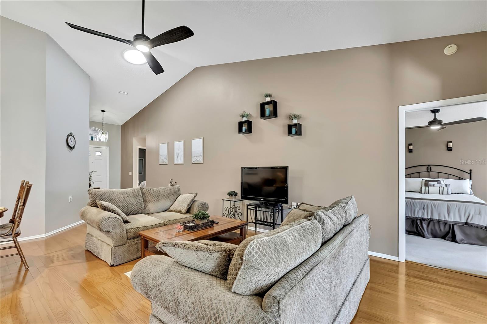 1424 PINEWOOD HILLS CT, SPRING HILL, FL — photo 9