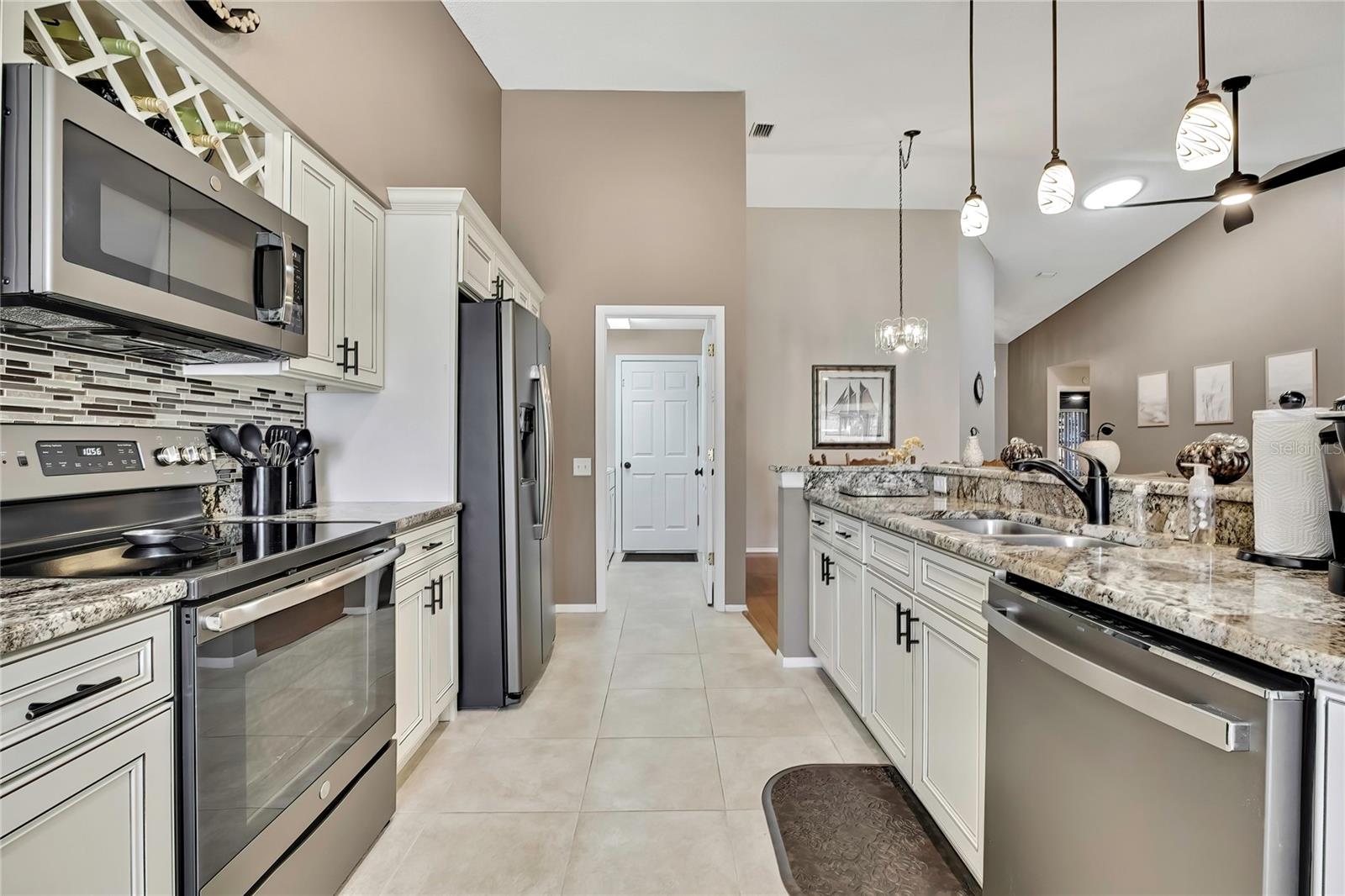 1424 PINEWOOD HILLS CT, SPRING HILL, FL — photo 31