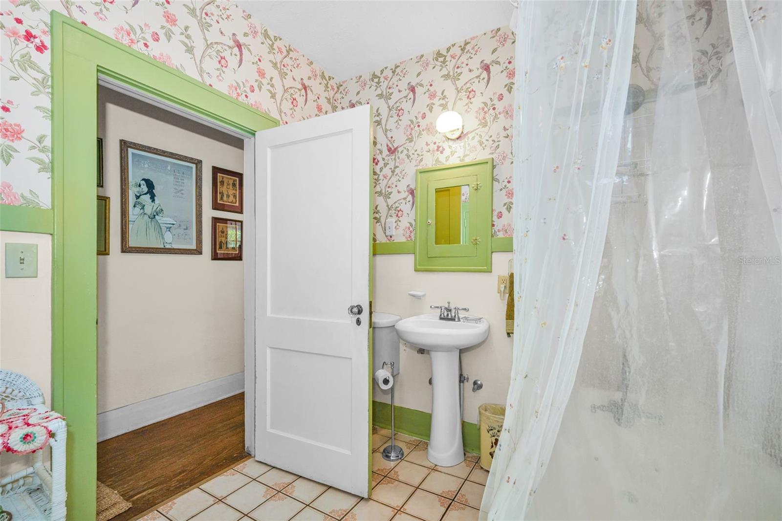 3411 W BAY AVE, TAMPA, FL — photo 29