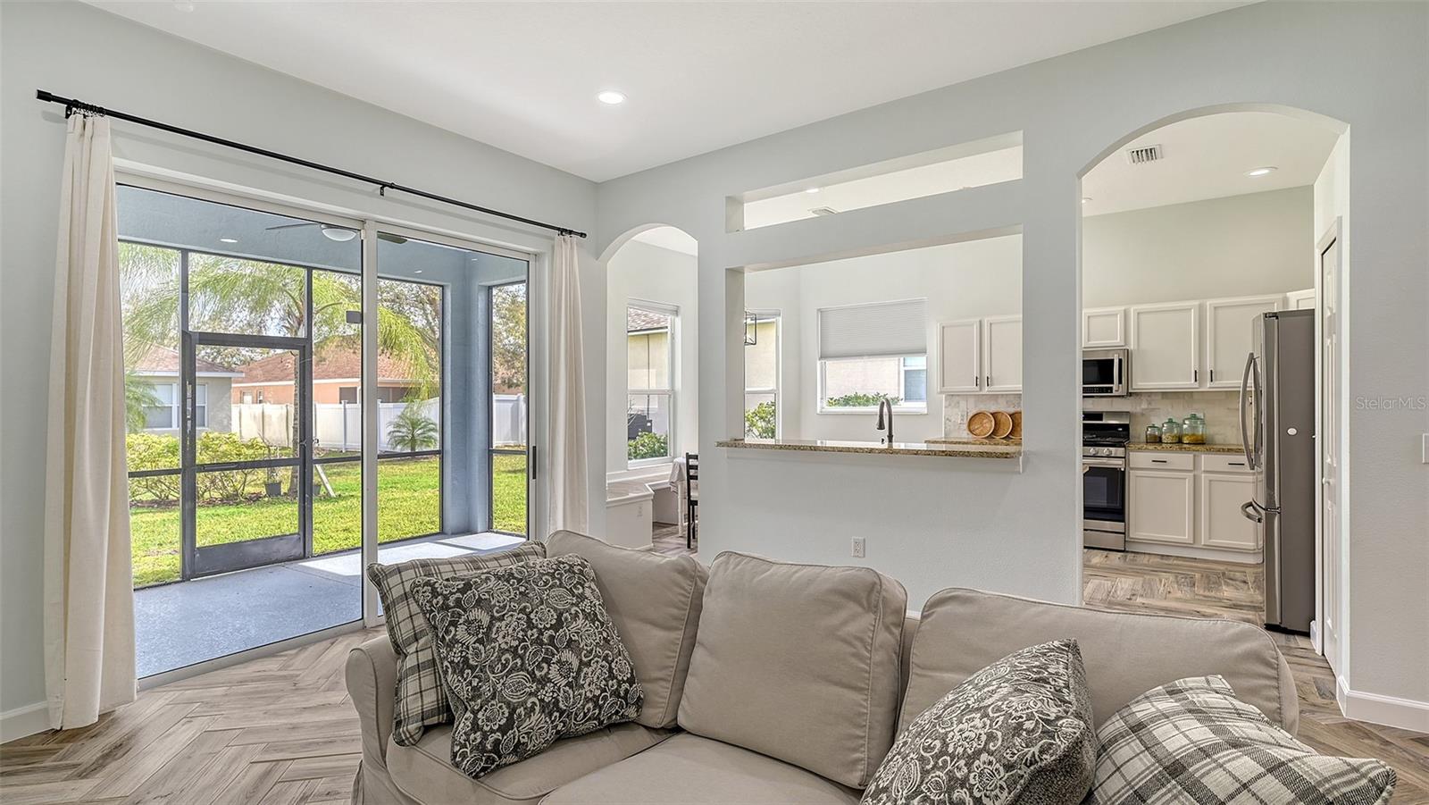 6433 BLUE GROSBEAK CIR, LAKEWOOD RANCH, FL — photo 10