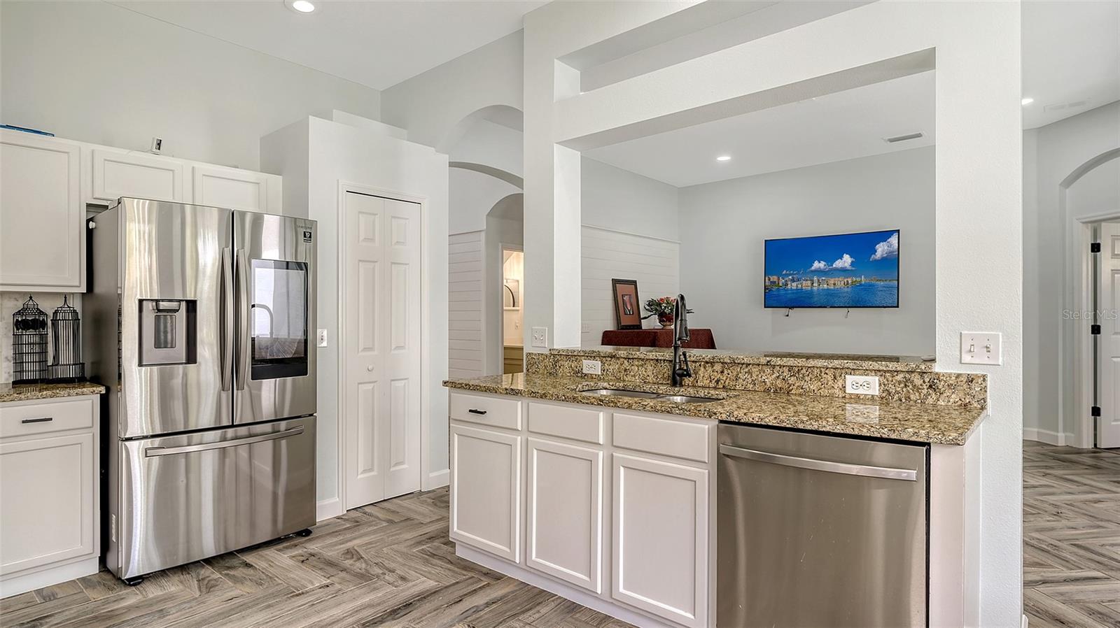 6433 BLUE GROSBEAK CIR, LAKEWOOD RANCH, FL — photo 20