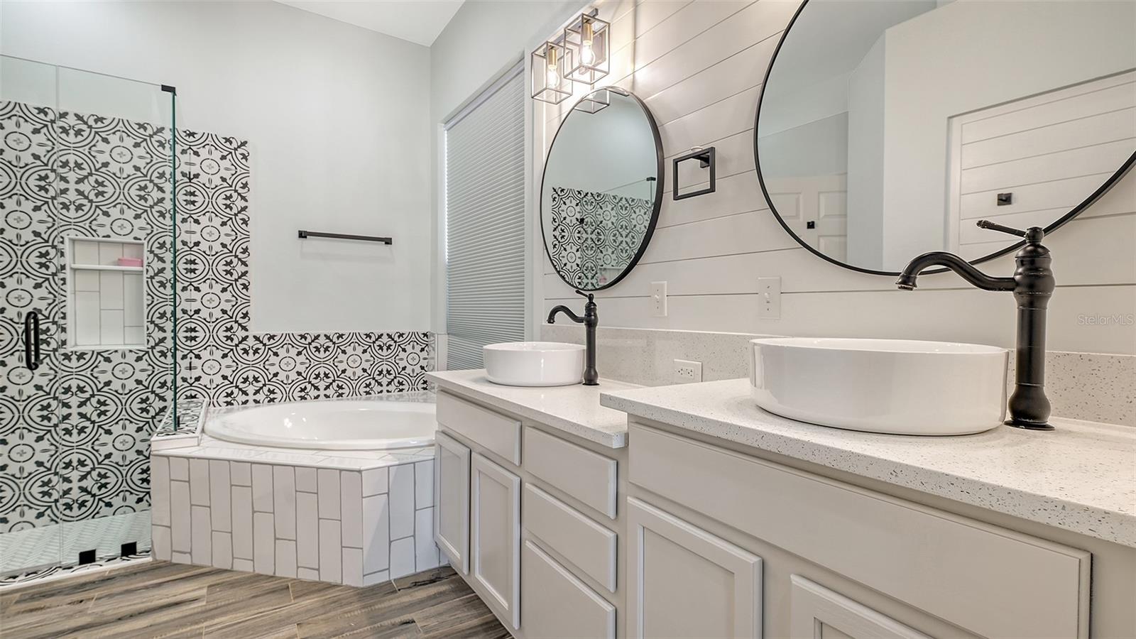 6433 BLUE GROSBEAK CIR, LAKEWOOD RANCH, FL — photo 25