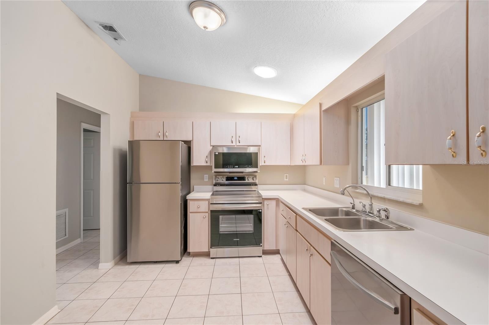 17952 SE 107TH CT, SUMMERFIELD, FL — photo 13
