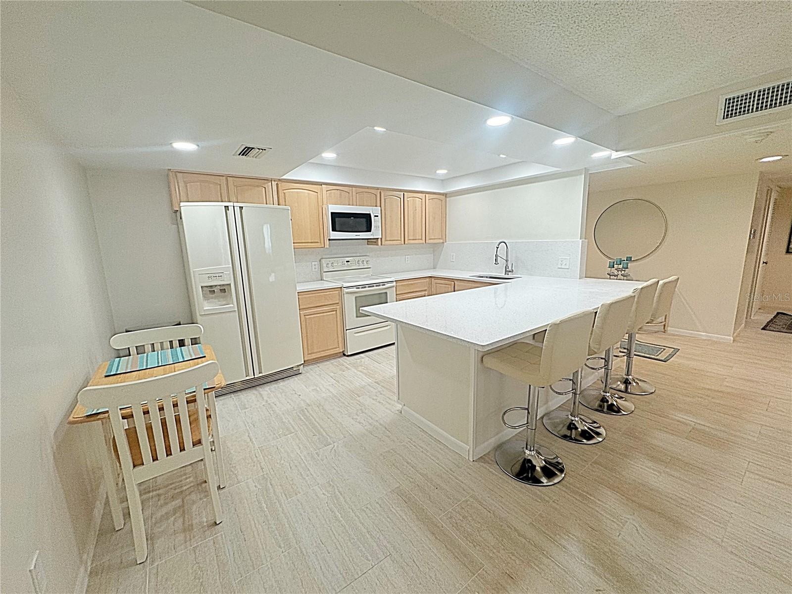 1460 GULF BLVD #411, CLEARWATER BEACH, FL — photo 8