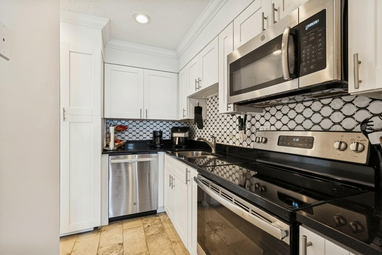 5110 COQUINA KEY DR SE #C, ST PETERSBURG, FL — photo 15