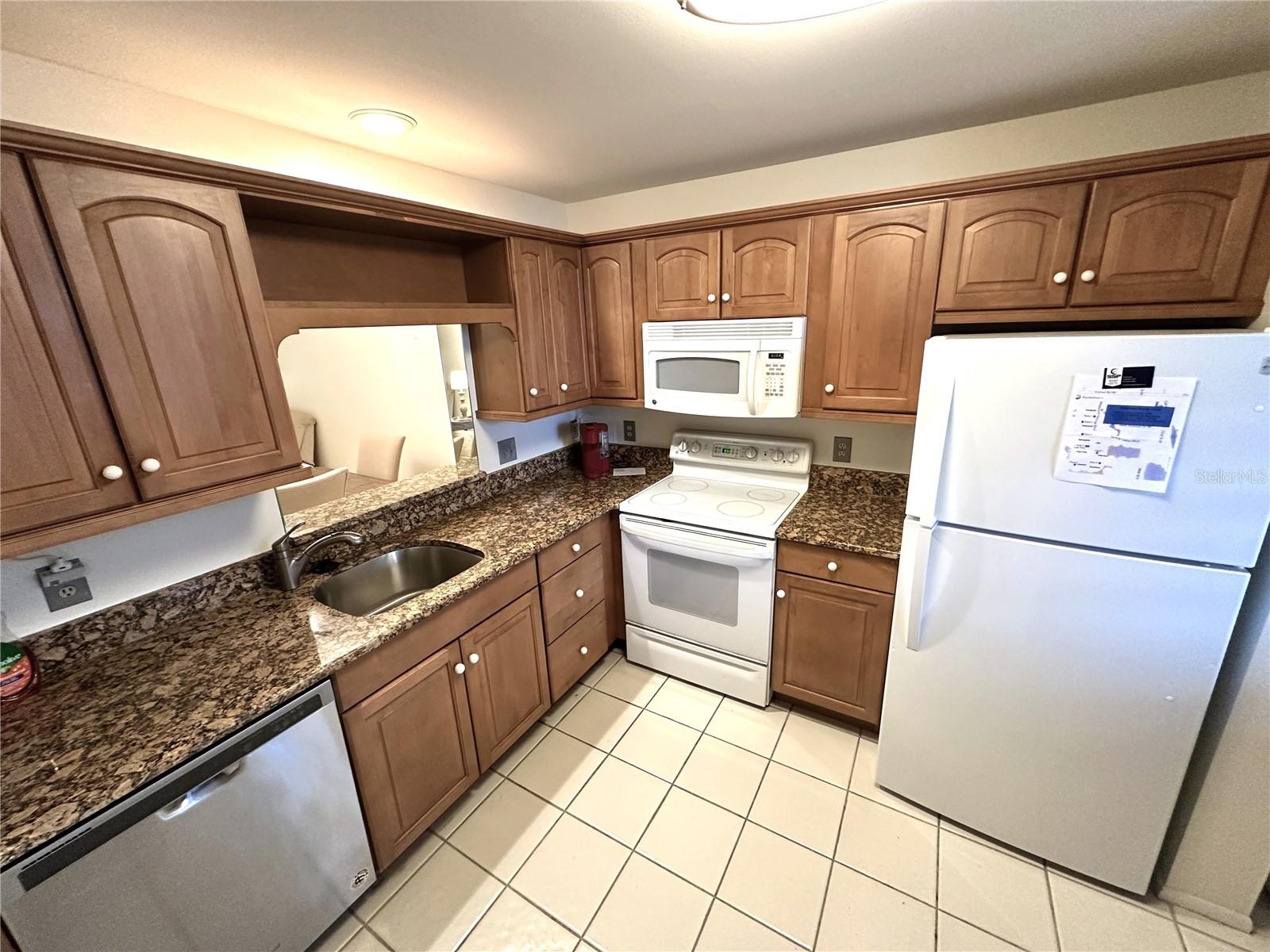 645 WOODLAWN DR, BRADENTON, FL — photo 2