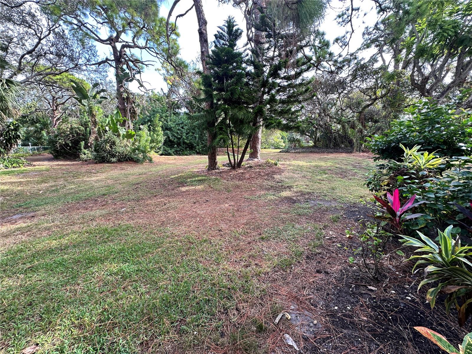 645 WOODLAWN DR, BRADENTON, FL — photo 12