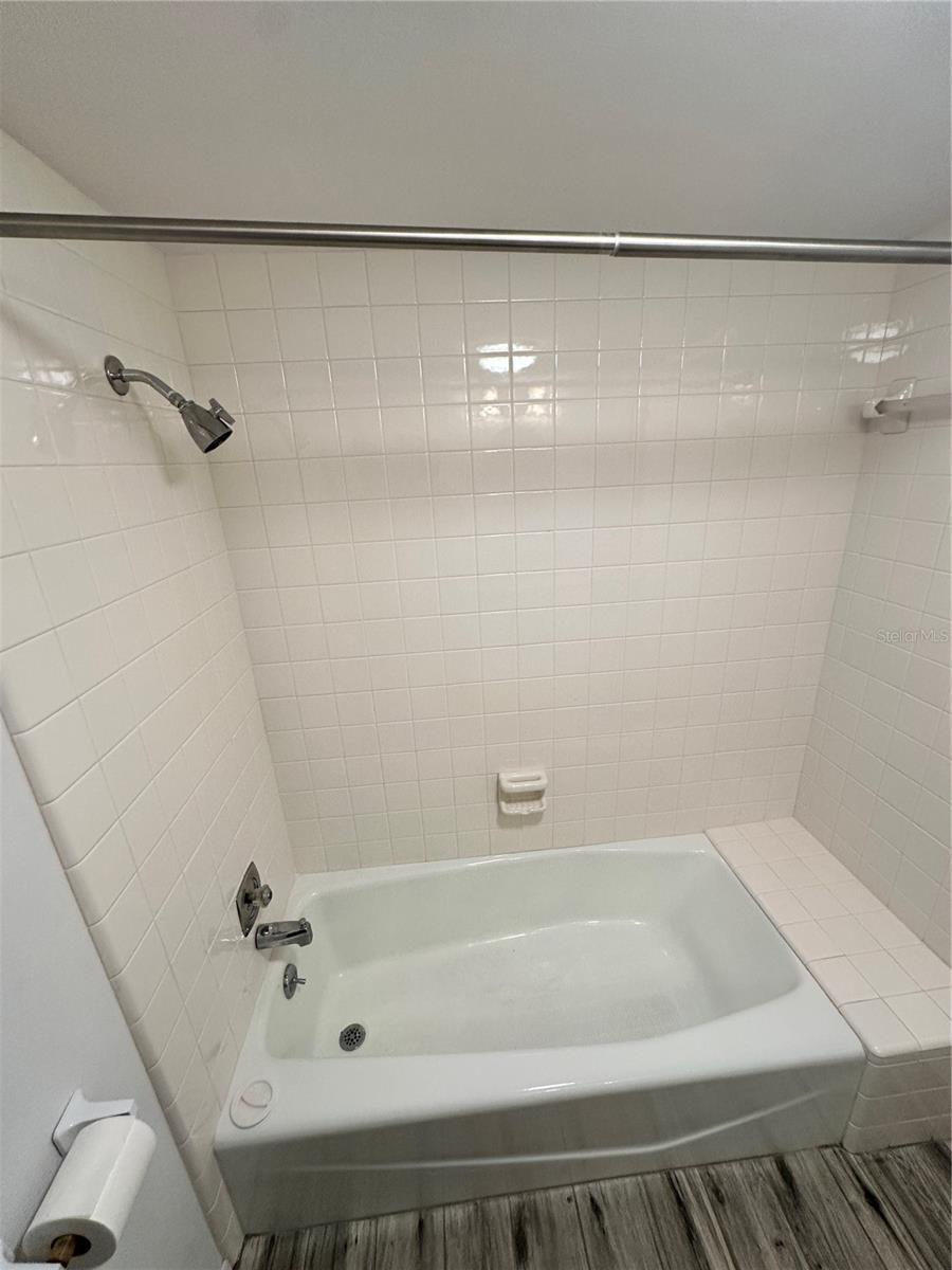 645 WOODLAWN DR, BRADENTON, FL — photo 16