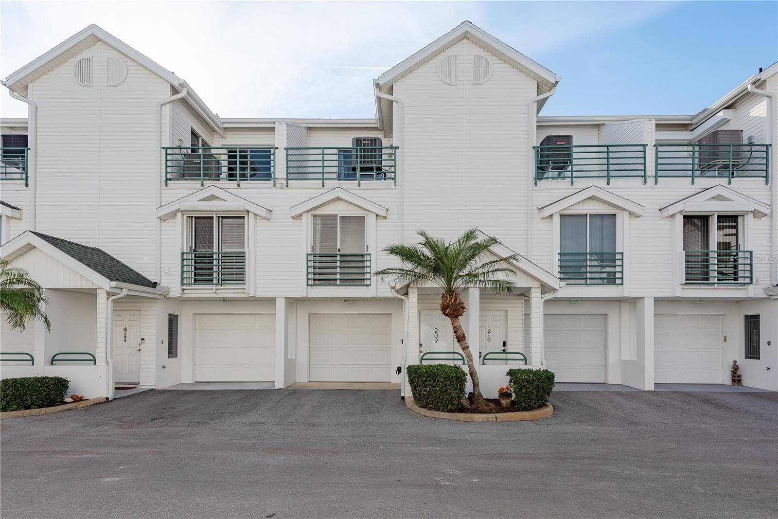 320 ISLAND WAY #209, CLEARWATER BEACH, FL — photo 3