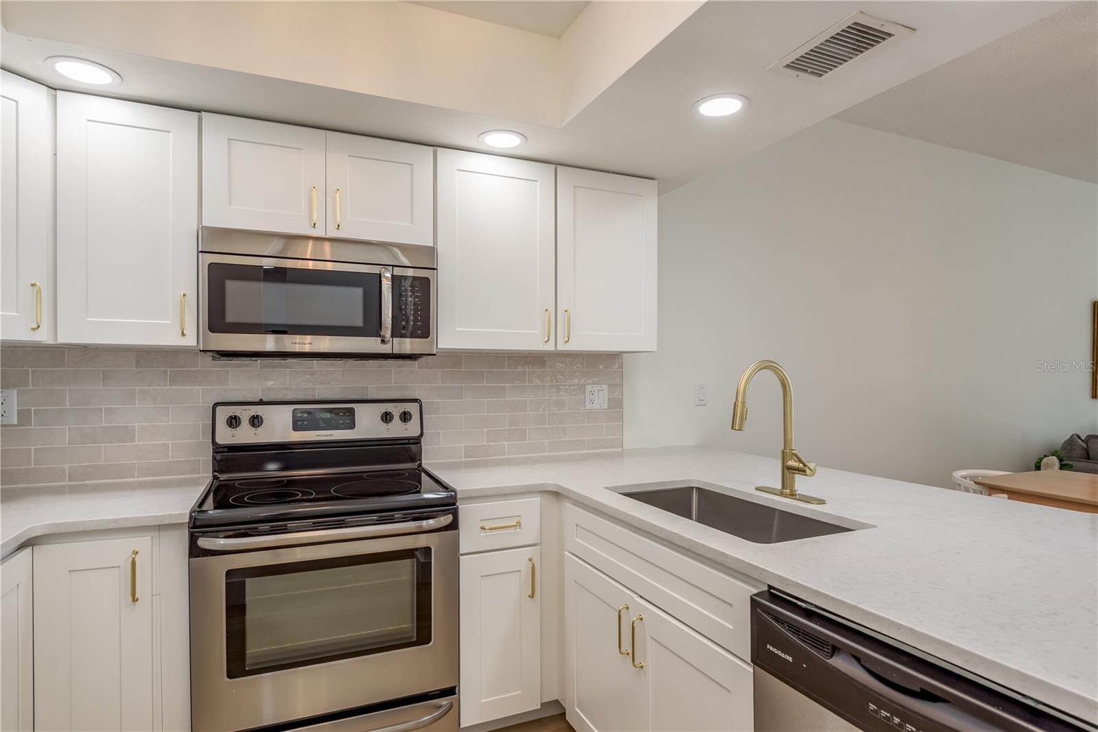 320 ISLAND WAY #209, CLEARWATER BEACH, FL — photo 16