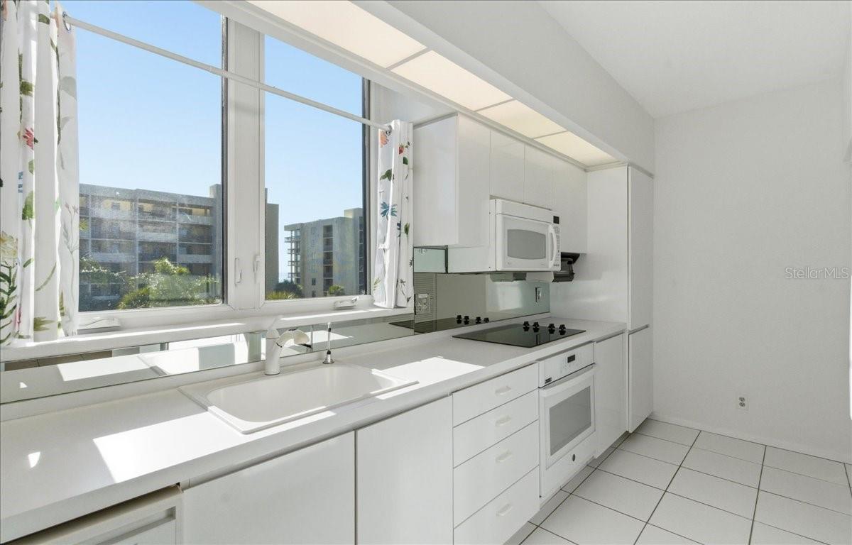 1065 GULF OF MEXICO DR #305, LONGBOAT KEY, FL — photo 17
