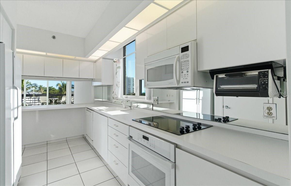 1065 GULF OF MEXICO DR #305, LONGBOAT KEY, FL — photo 18