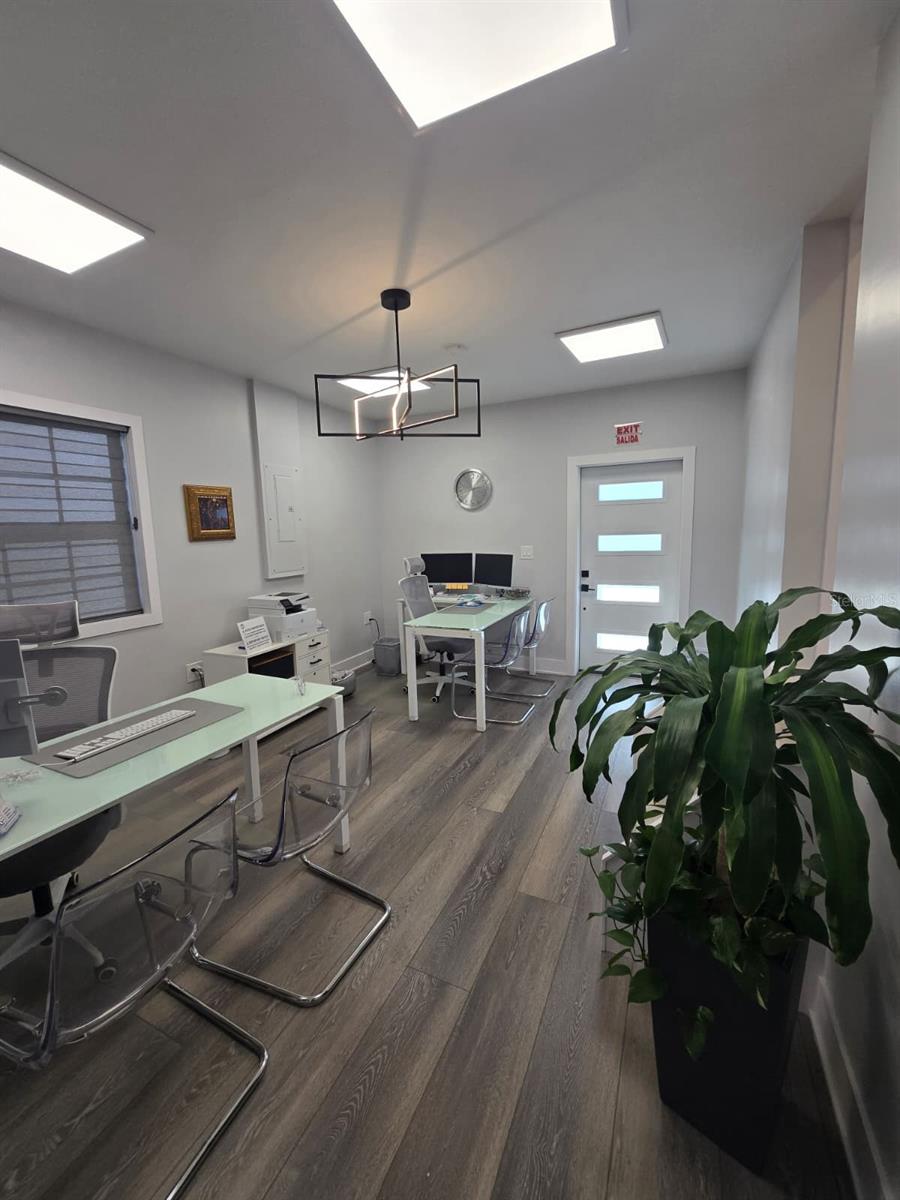 2722 W TAMPA BAY BLVD, TAMPA, FL — photo 3