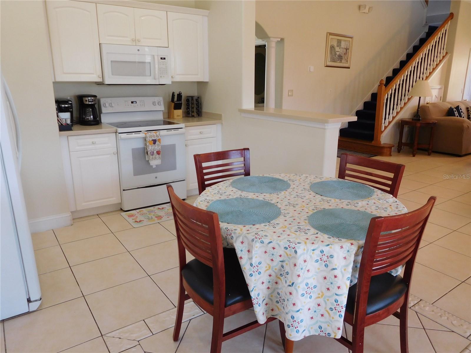 422 VISTA DR, DAVENPORT, FL — photo 3