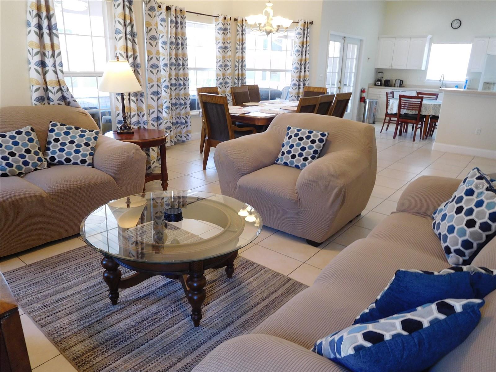 422 VISTA DR, DAVENPORT, FL — photo 2