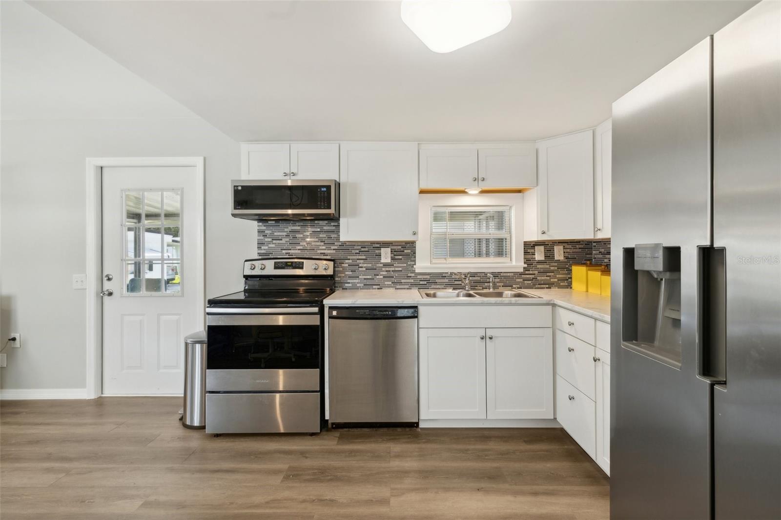 1600 OLD COACHMAN RD #303, CLEARWATER, FL — photo 10