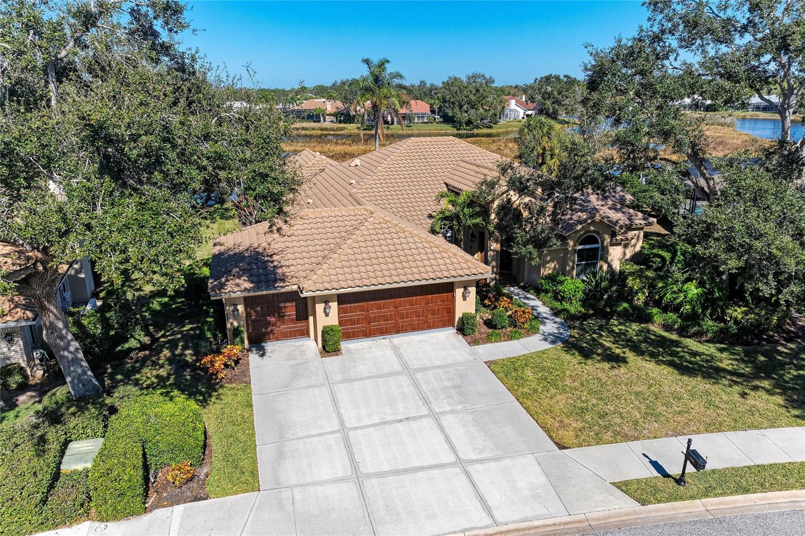 8383 CYPRESS HOLLOW DR, SARASOTA, FL