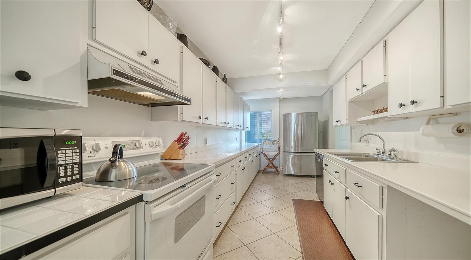 19 WHISPERING SANDS DR #204, SARASOTA, FL — photo 25