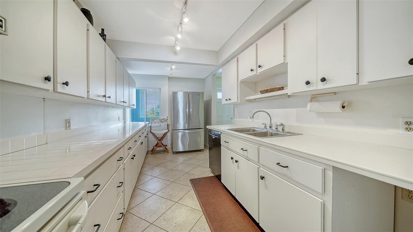 19 WHISPERING SANDS DR #204, SARASOTA, FL — photo 26