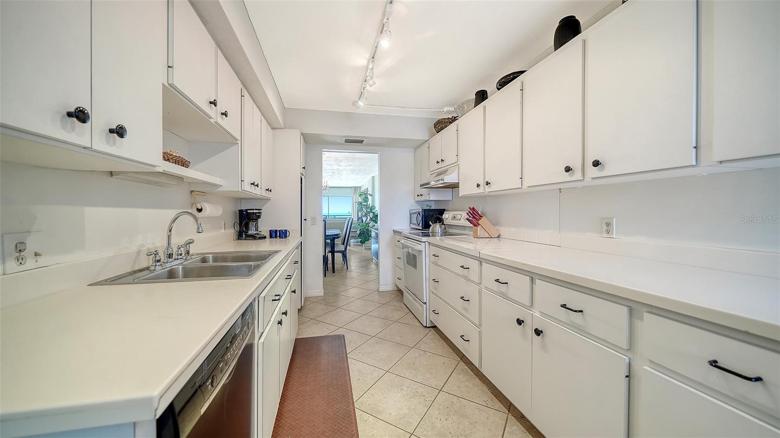 19 WHISPERING SANDS DR #204, SARASOTA, FL — photo 27