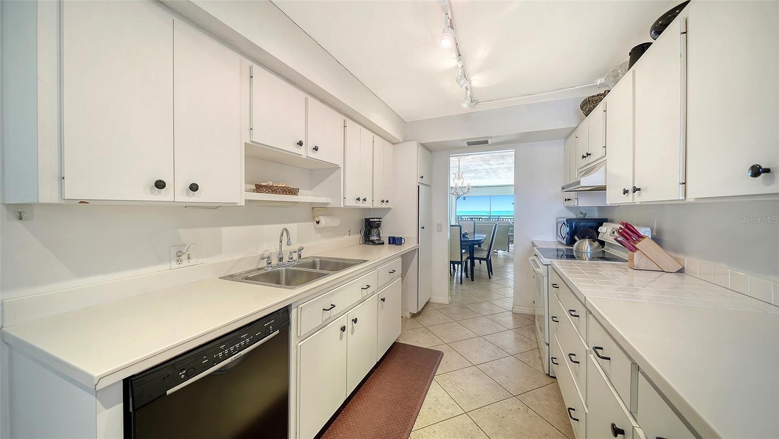 19 WHISPERING SANDS DR #204, SARASOTA, FL — photo 28