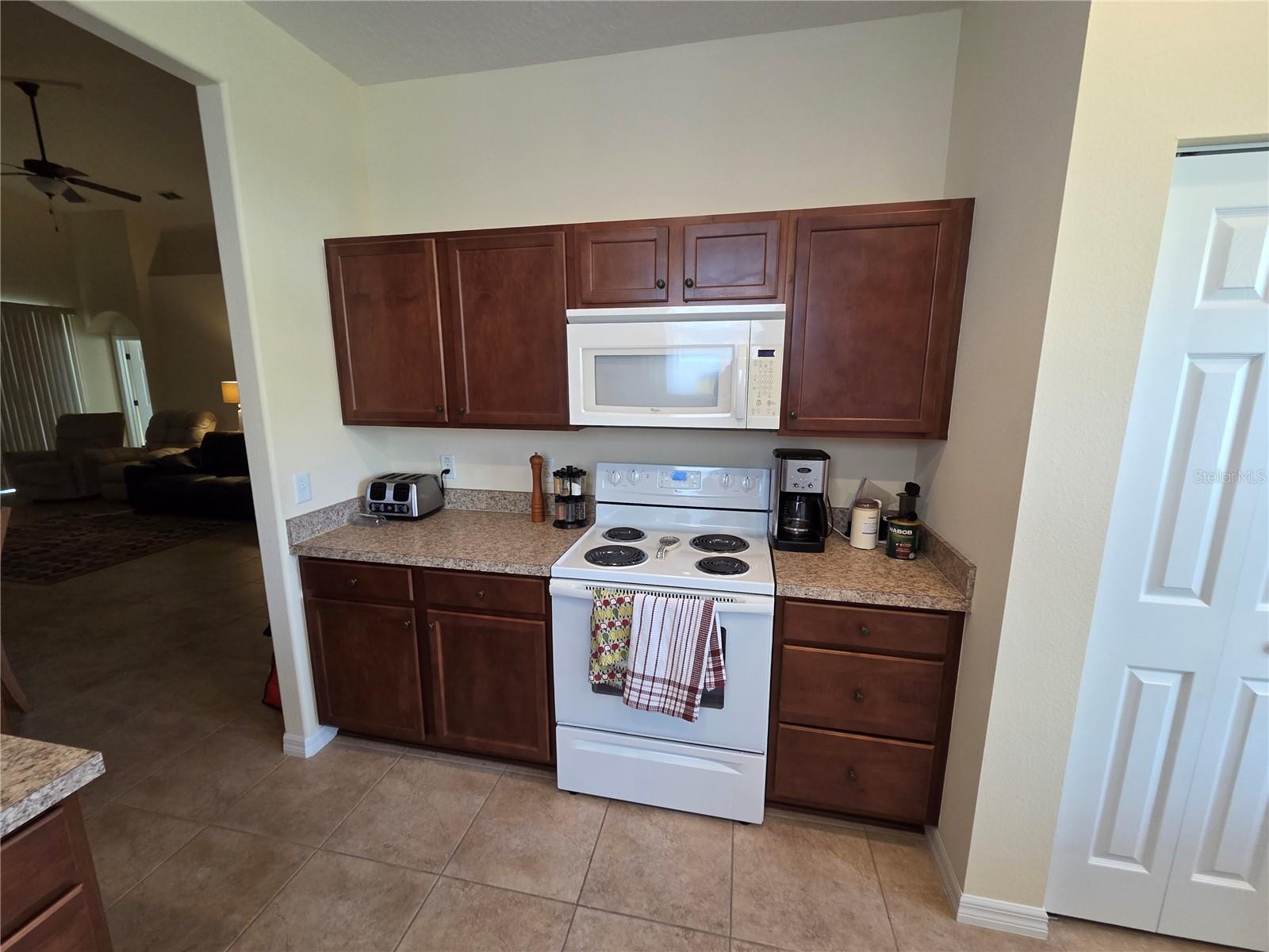 527 SAFE HARBOR DR, EDGEWATER, FL — photo 9