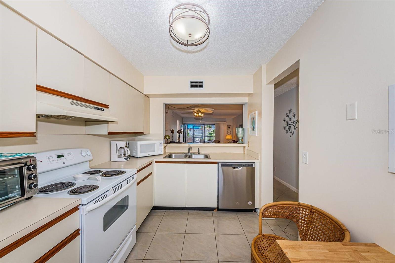 6294 BAHIA DEL MAR CIR #114, ST PETERSBURG, FL — photo 7
