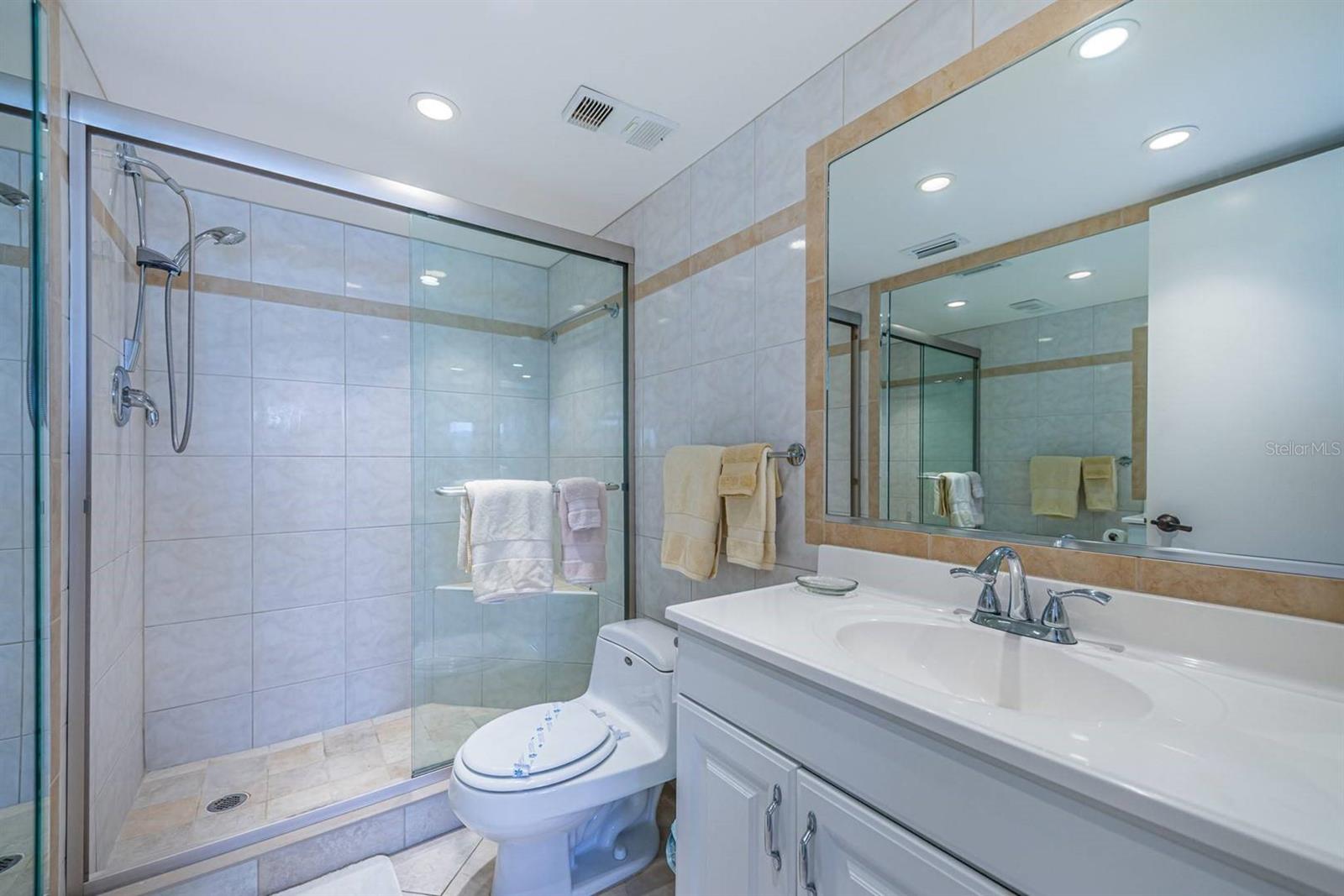 6294 BAHIA DEL MAR CIR #114, ST PETERSBURG, FL — photo 14