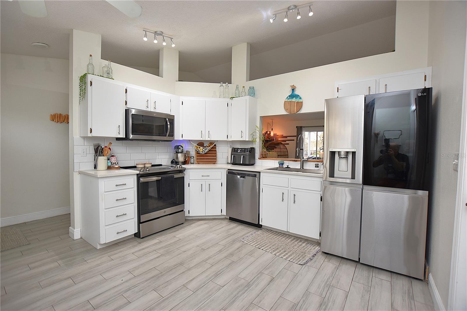 2022 HATTERAS PT, LAKELAND, FL — photo 5