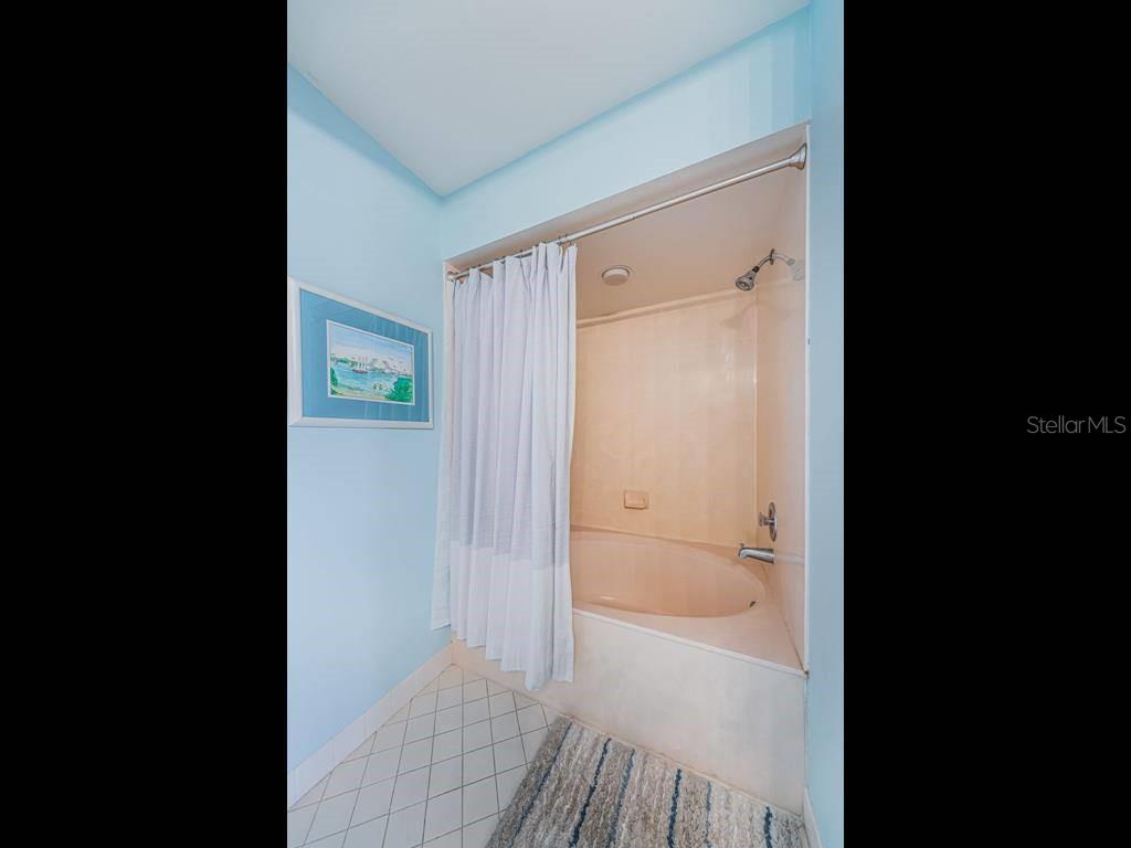 6001 BAHIA DEL MAR CIR #527, ST PETERSBURG, FL — photo 23