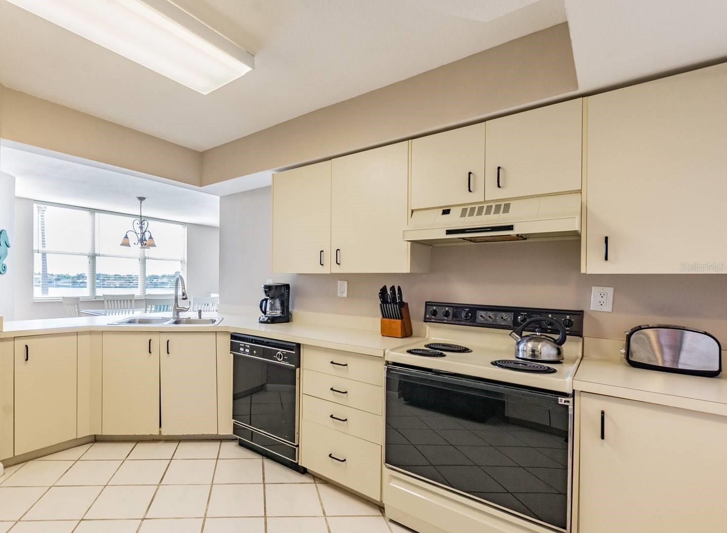 6081 BAHIA DEL MAR CIR #349, ST PETERSBURG, FL — photo 12