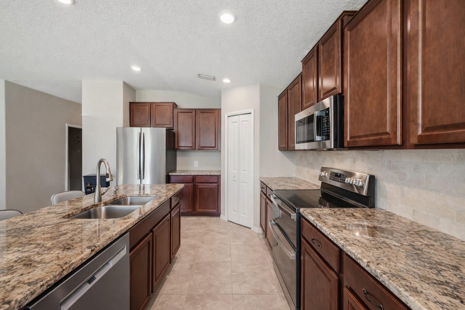1615 REDMOND BROOK LN, RUSKIN, FL — photo 9