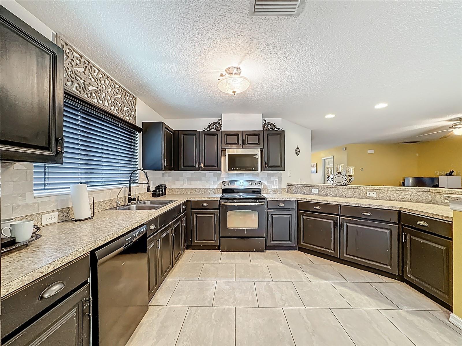 11112 HIDDEN BREEZE DR, WIMAUMA, FL — photo 17