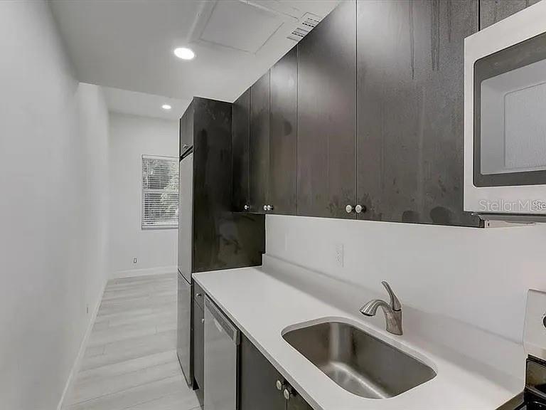 1862 6TH ST, SARASOTA, FL — photo 8