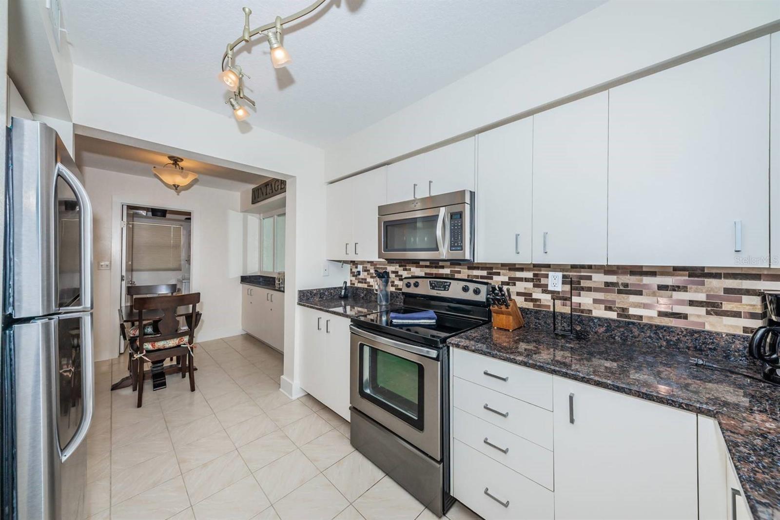6083 BAHIA DEL MAR CIR #460, ST PETERSBURG, FL — photo 9