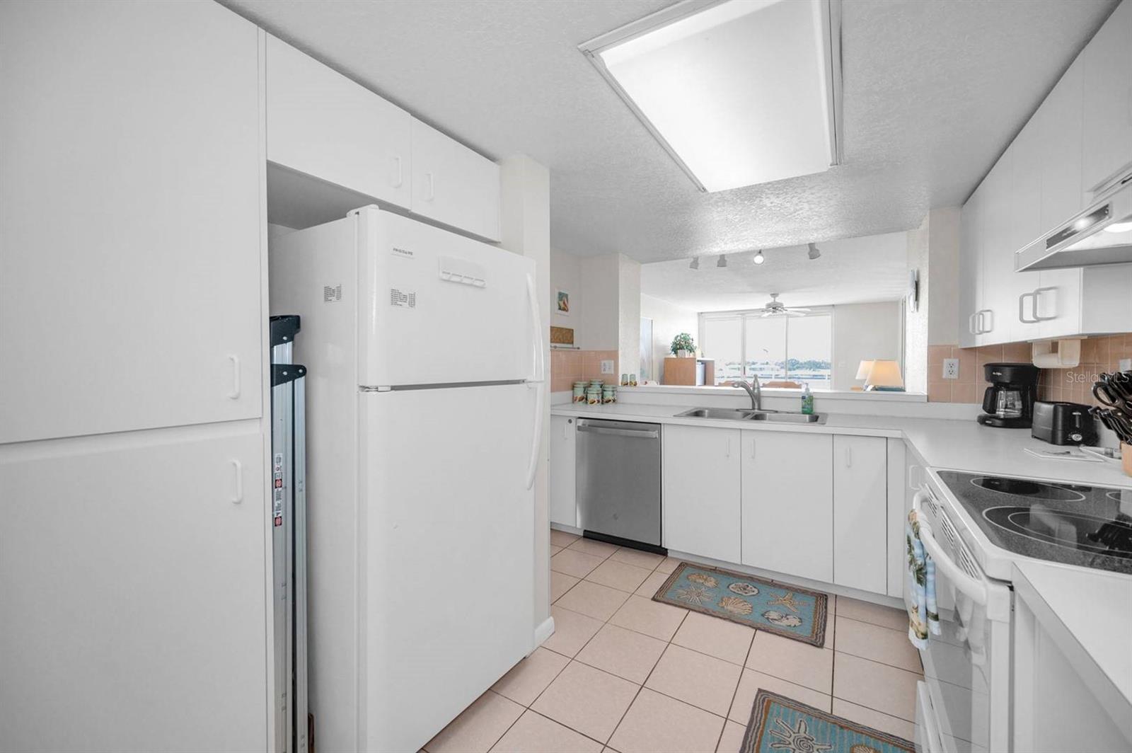 6085 BAHIA DEL MAR CIR #467, ST PETERSBURG, FL — photo 8