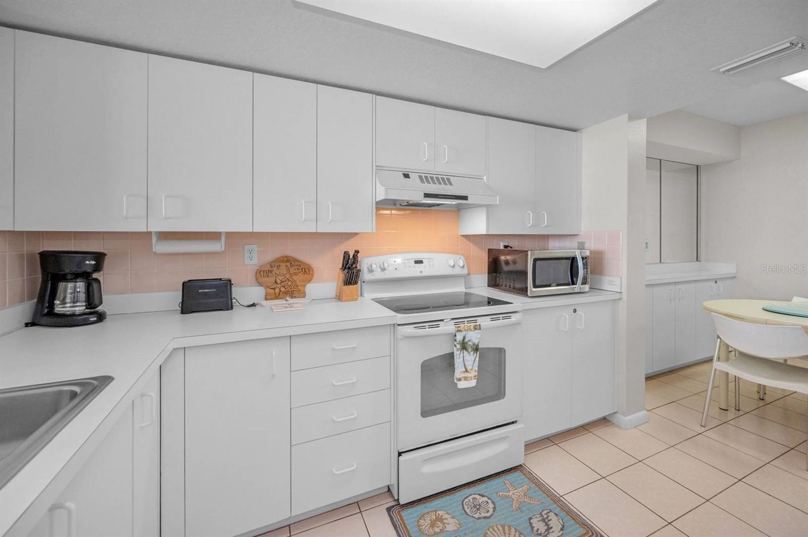 6085 BAHIA DEL MAR CIR #467, ST PETERSBURG, FL — photo 9