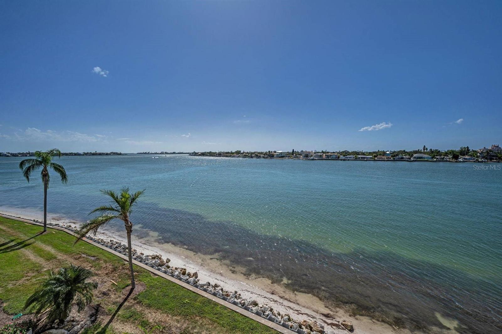 6085 BAHIA DEL MAR CIR #467, ST PETERSBURG, FL — photo 41